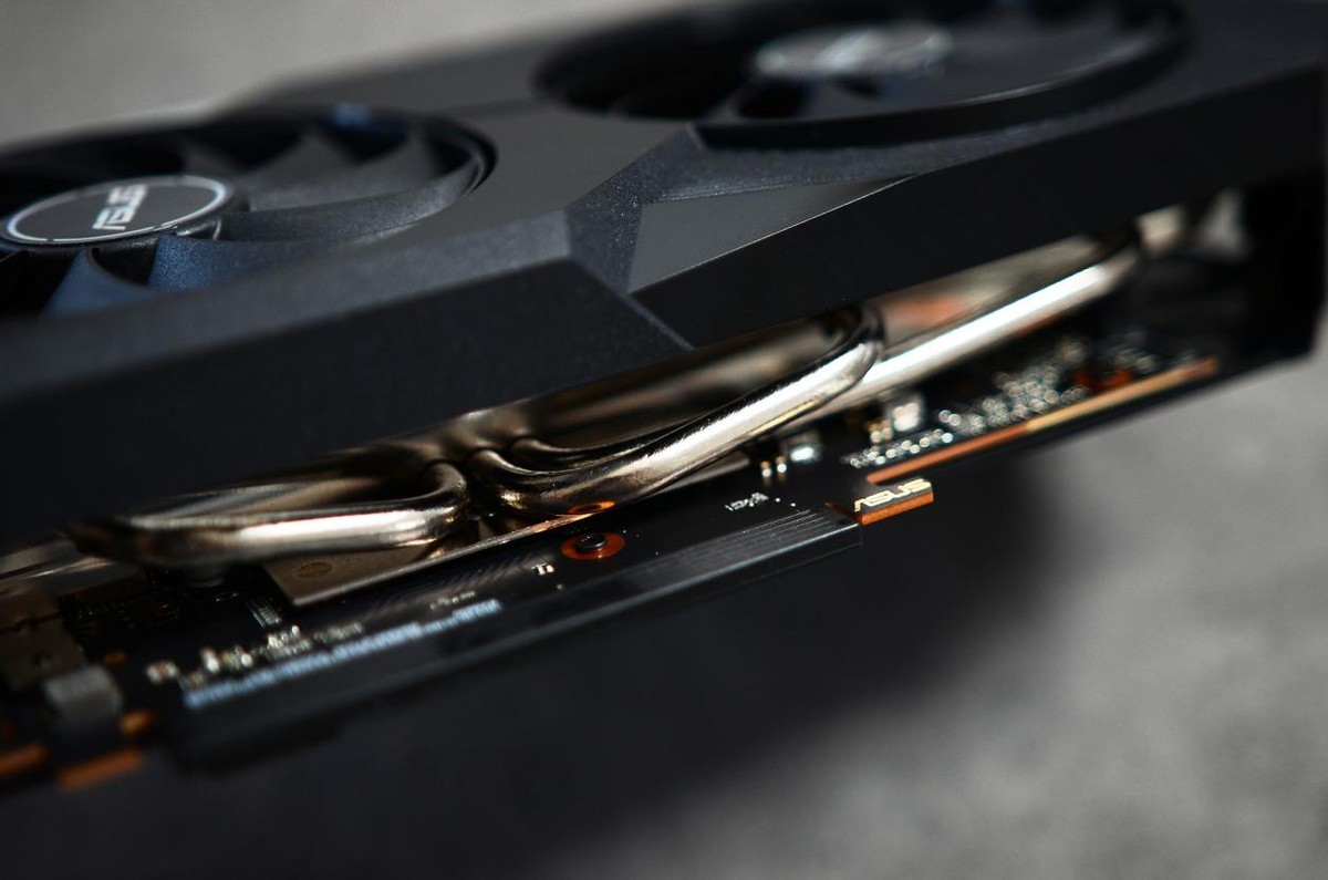 华硕RX6600显卡首发评测:上打3060下秒2060特别适合小机箱