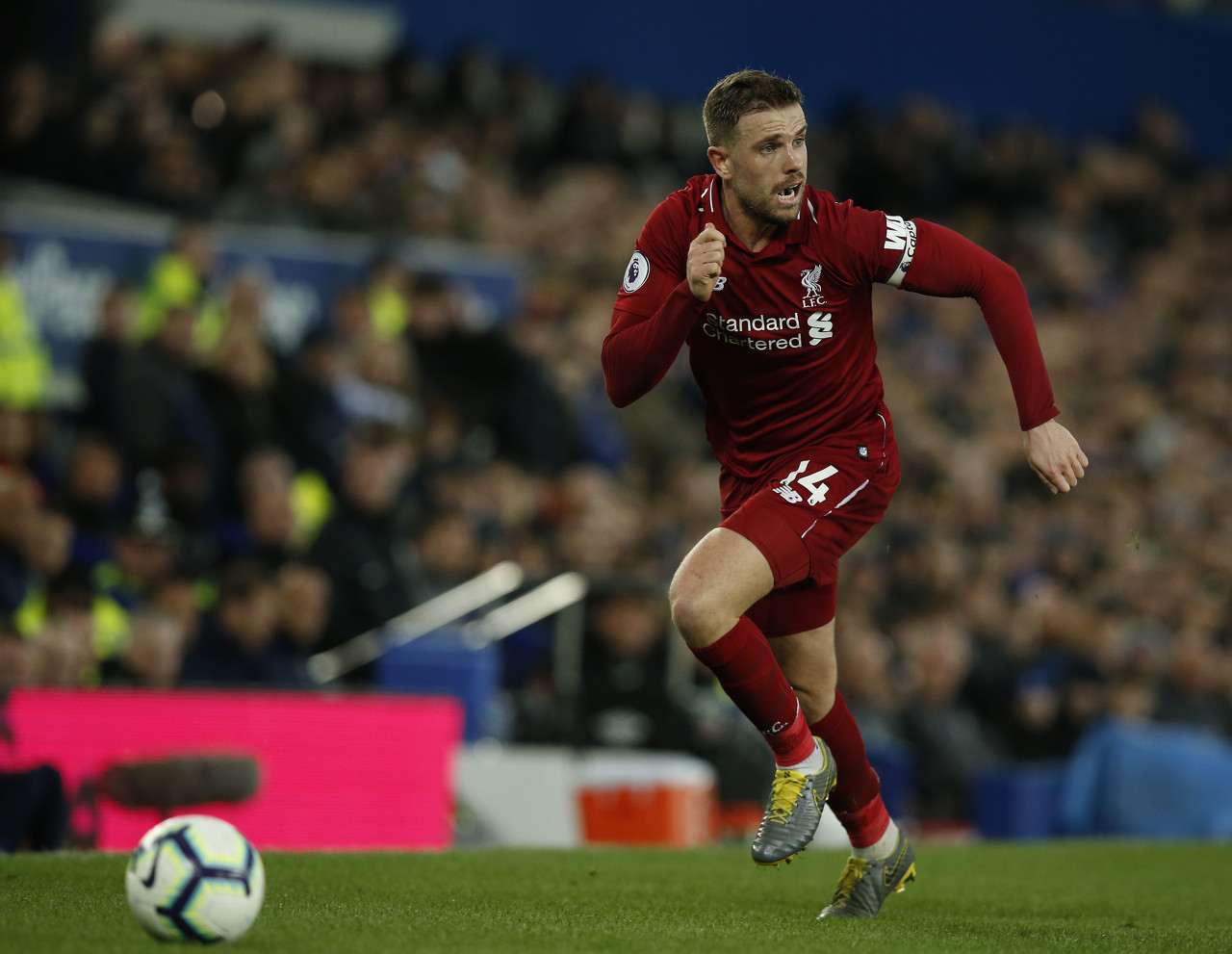 梅西和c罗以及范戴克,足坛帅哥梅西c罗