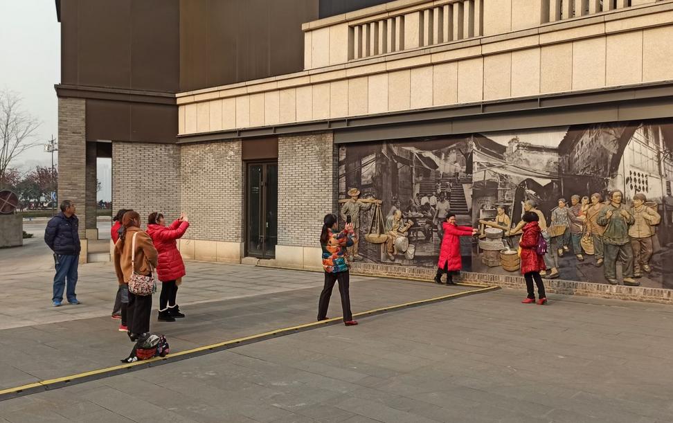 号外!重庆网红磁器口旁惊现无人区,网红打卡地缘何沦为空城?