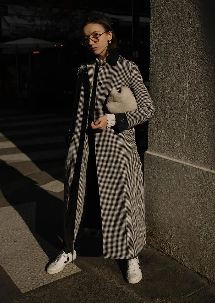 墨绿色格纹大衣怎样搭配好看,短款格纹毛呢大衣的搭配方法