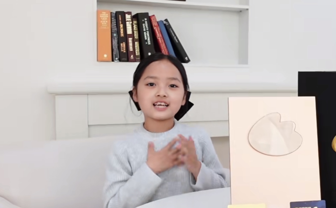 退圈读书、捞快钱、疑似“秃顶”，“表情包”萌娃现状大不同