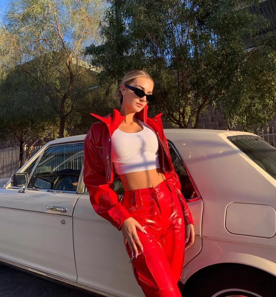 bella服装设计师跨界艺术家,bella都喜欢的工装裤