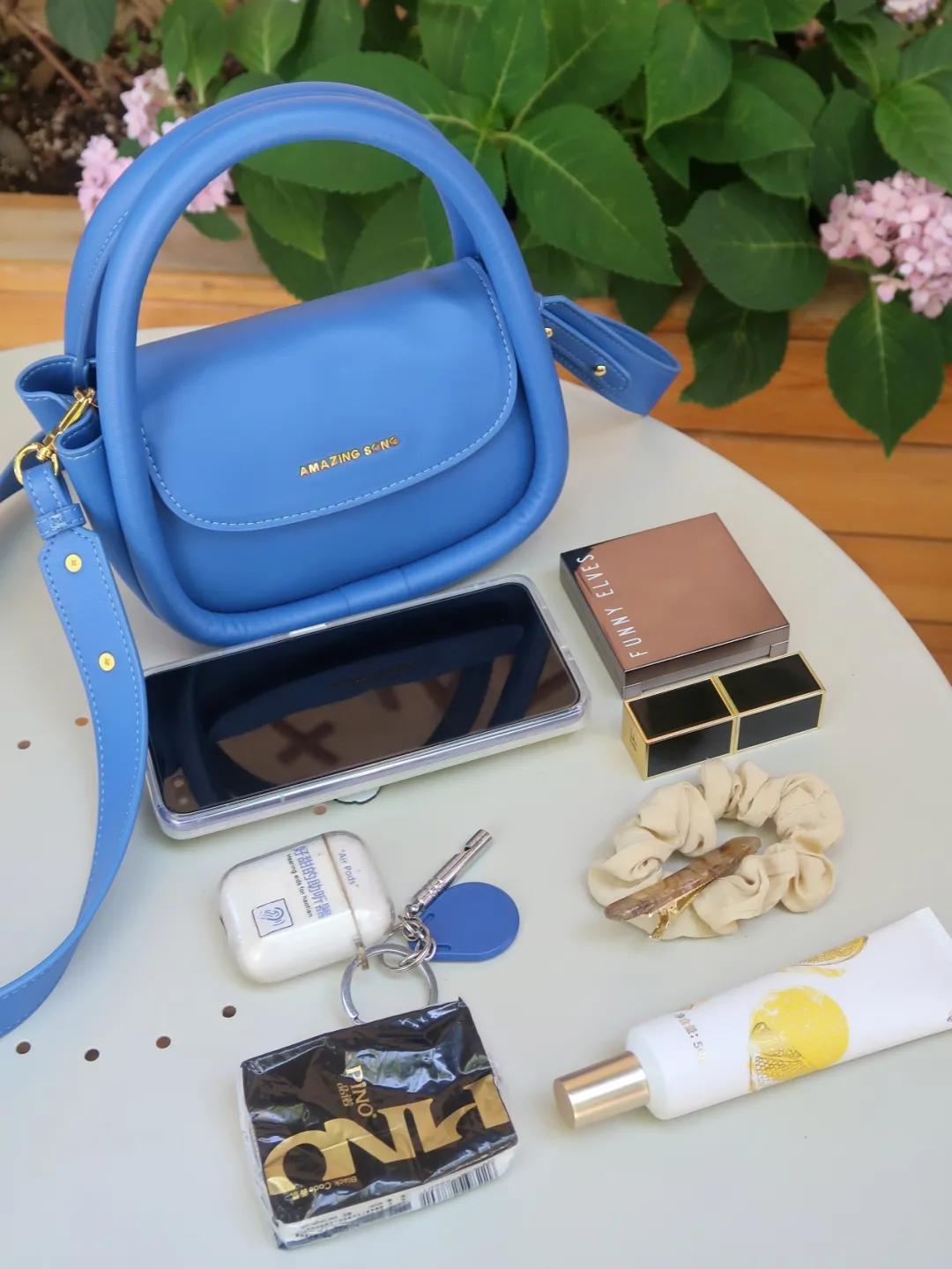 买了一大堆便宜包包,买了一个包回来发现包里有钱