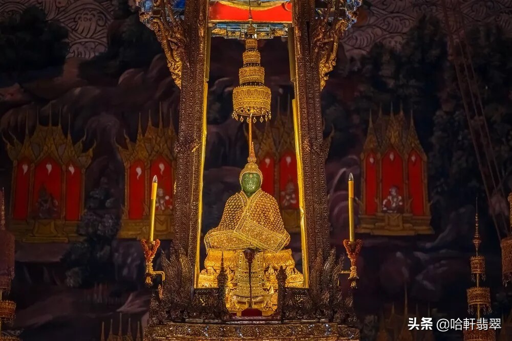 泰国国宝翡翠佛像图片,玉佛国宝