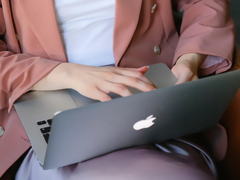 笔记本电脑和台式机哪个性价比高,家庭用电脑台式机好还是笔记本好