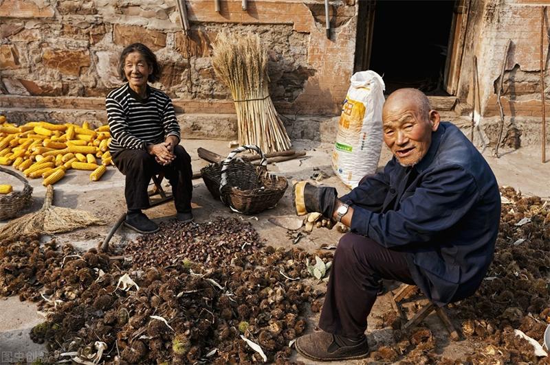 男孩买不起AJ被同学嘲笑，到处旅游看过世界就算见过世面了吗？