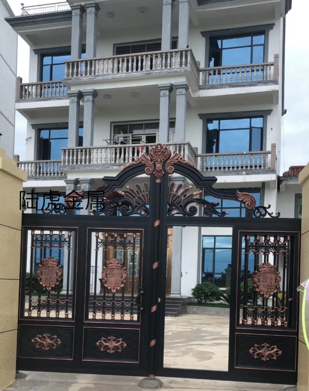 双开铝艺大门安装,双开铝艺大门