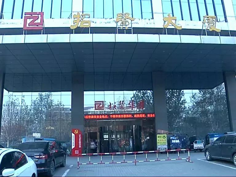 上班被公司开除了公司要赔偿吗,上班被老板辞退