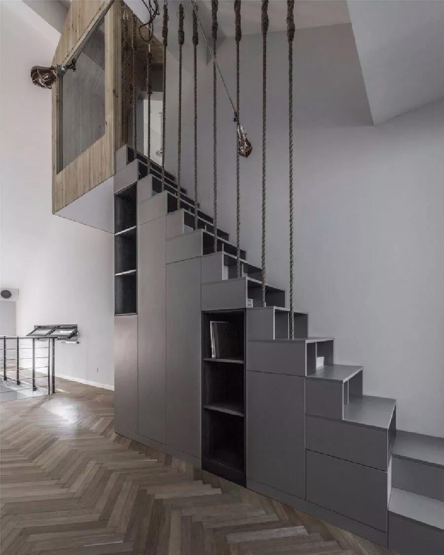 330㎡跃层,还附带阁楼,难怪朋友说像别墅,太大气了!尤其客厅