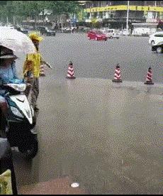 为什么闻自己脚臭后头痛,为什么闻自己脚臭会上瘾