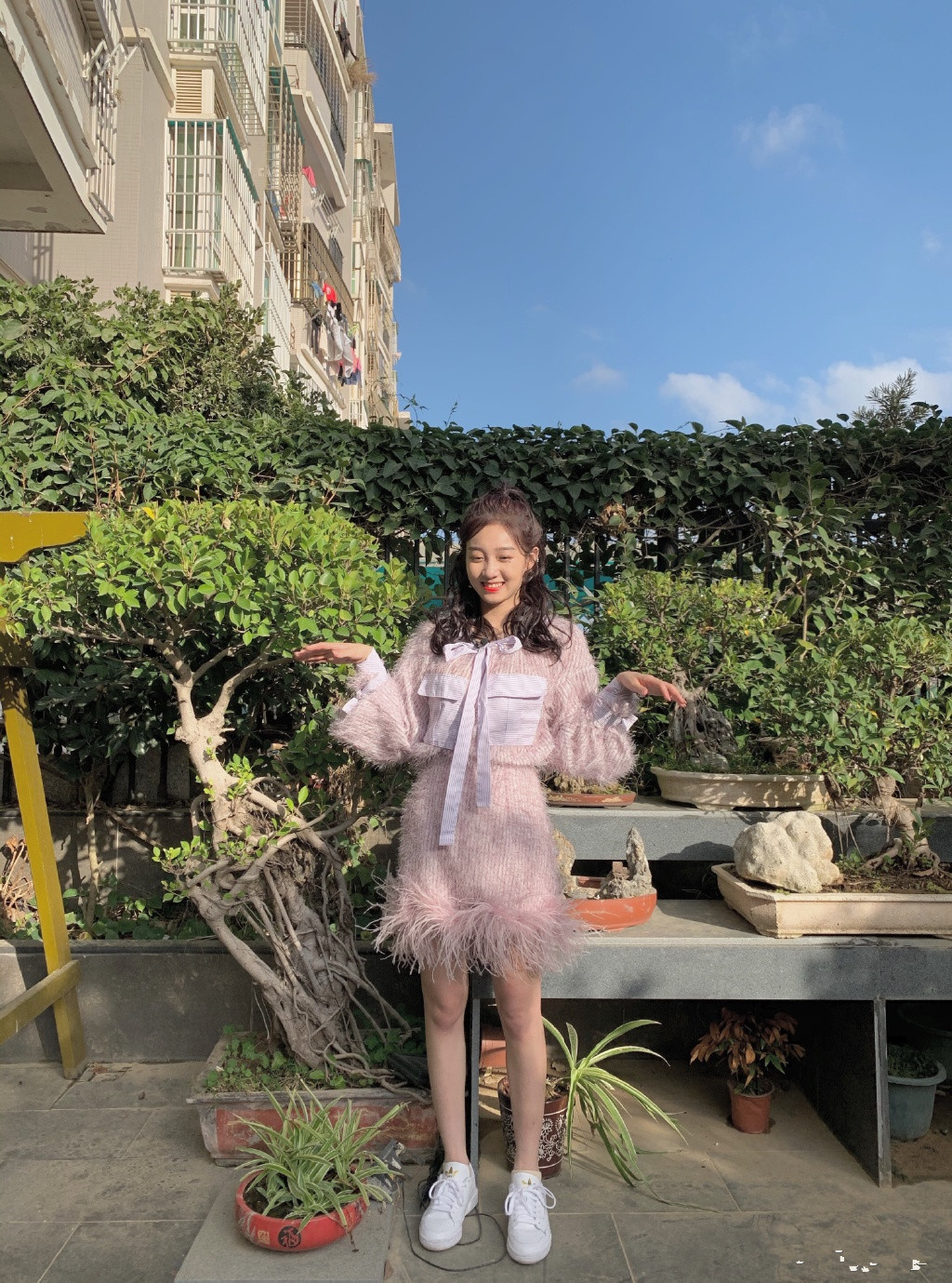 李子璇粉色吊带裙,李子璇穿搭夏季