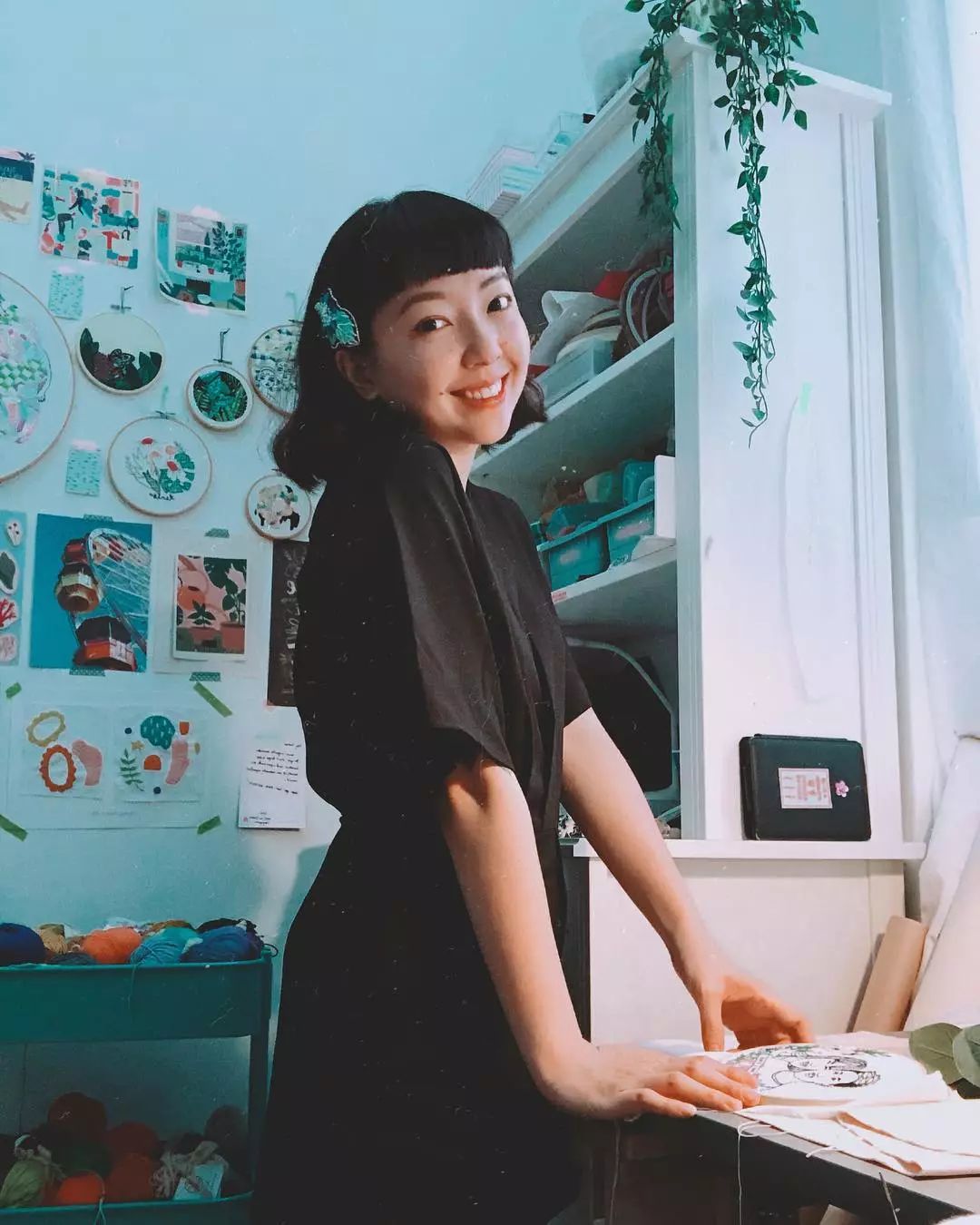 姑娘带着针线去旅游,刺绣记录最美风景，Gucci都找她合作！