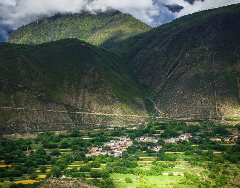 美丽云南（第二季）|香格里拉深处最耀眼的明珠——美名：迪庆·德钦县