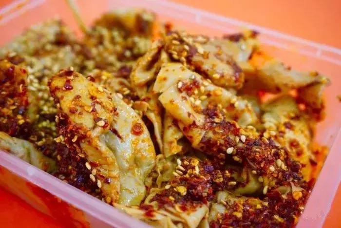 天津特色美食天津煎饼果子 (天津风味小吃三绝)