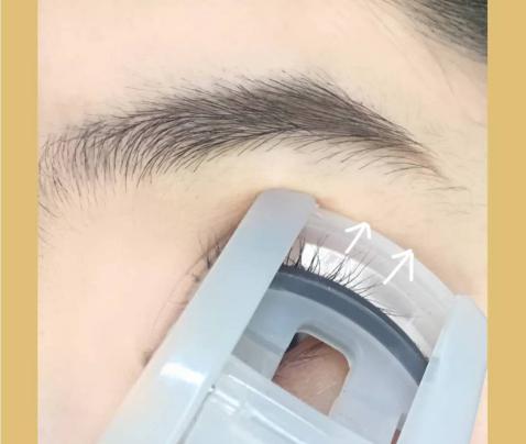 睫毛夹了马上就塌了,睫毛夹完一会就塌下来了