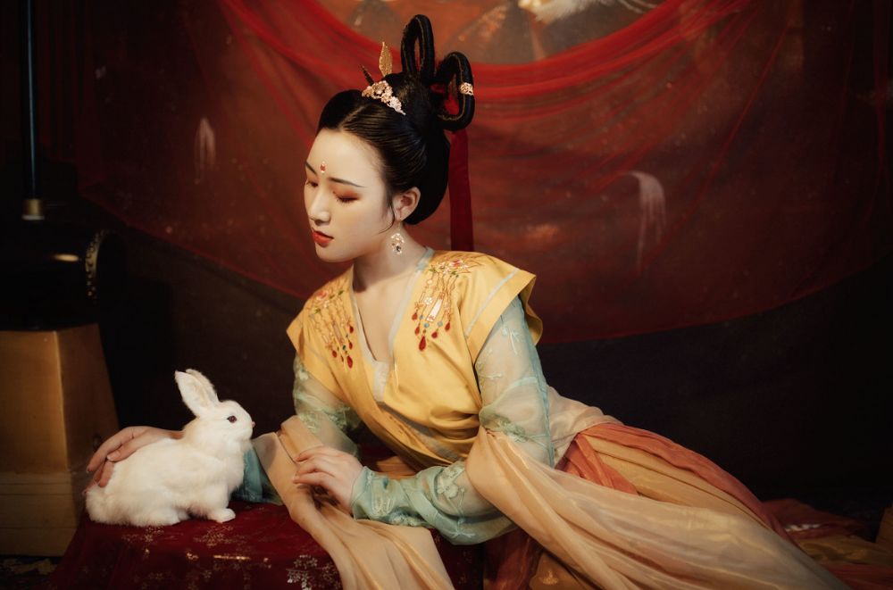 情商极高交际手段一流的四大星座,脾气大但不缺人喜欢的3大星座