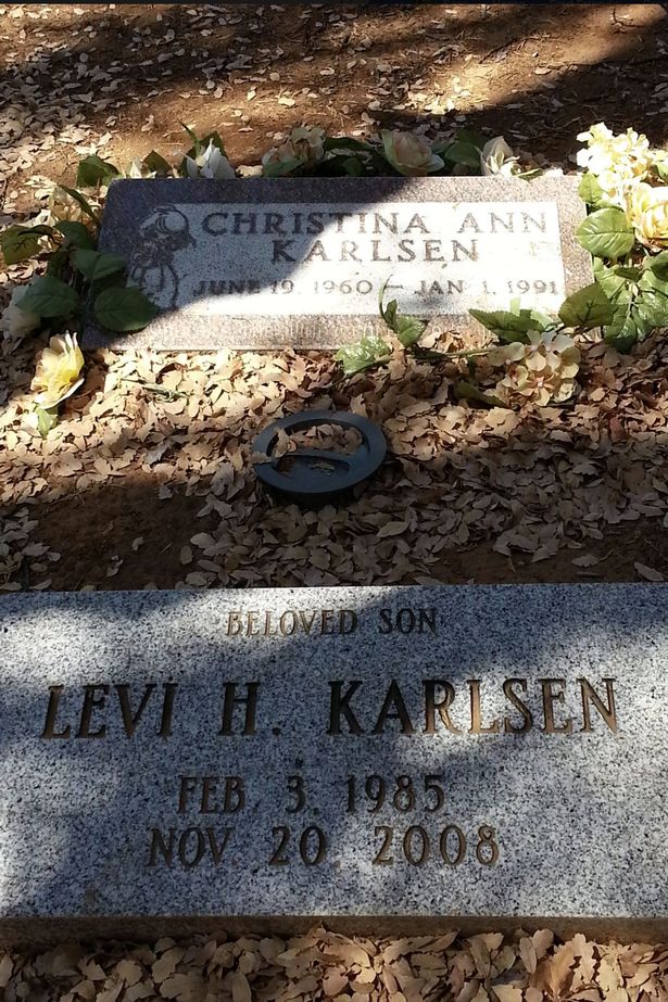 家人接连过世美国男子苦叹不幸,第二任妻子有怀疑,就雇了个侦探