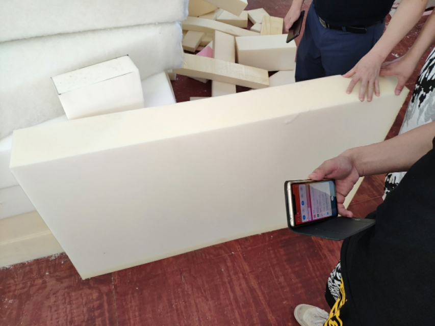 办公室仿皮沙发和布艺沙发哪个好,买沙发布艺沙发怎么选