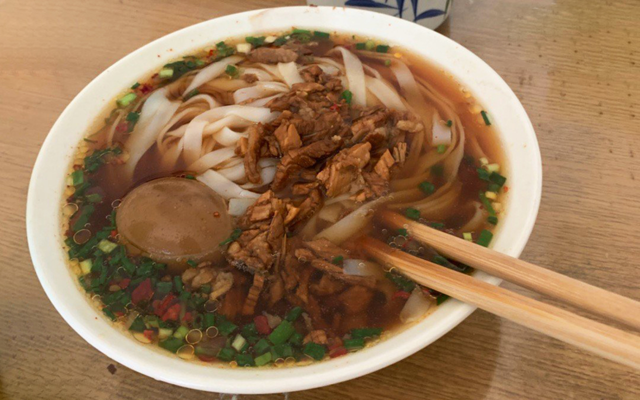 江西米粉好吃还是津市米粉好吃,江西米粉1.4跟1.6有啥区别