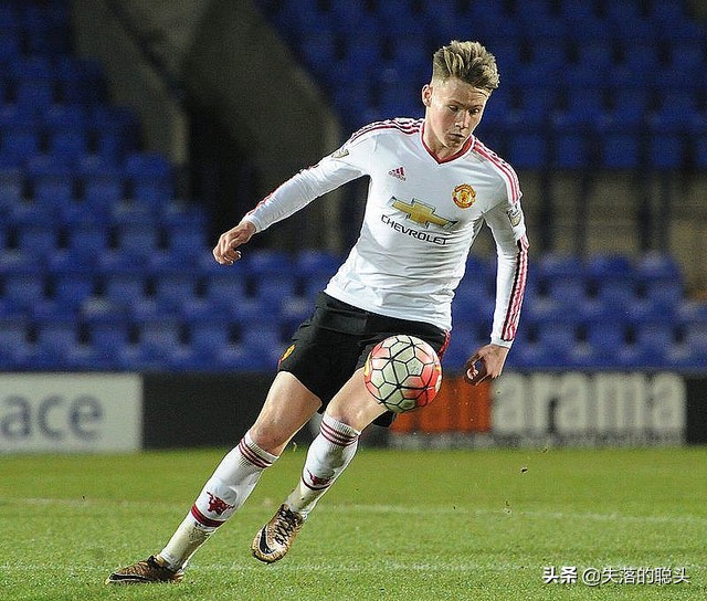 足球运动员增肌有什么弊端,足球运动员肌肉膨胀