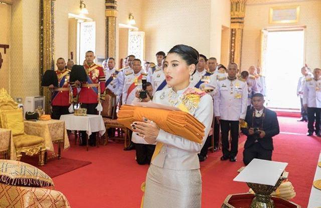 花心的泰国国王小女儿惊艳！遗传母亲盛世美颜，才貌双全不输王后