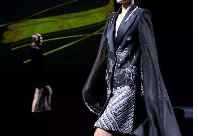 ep雅莹走秀2019,ep雅莹黑裙子