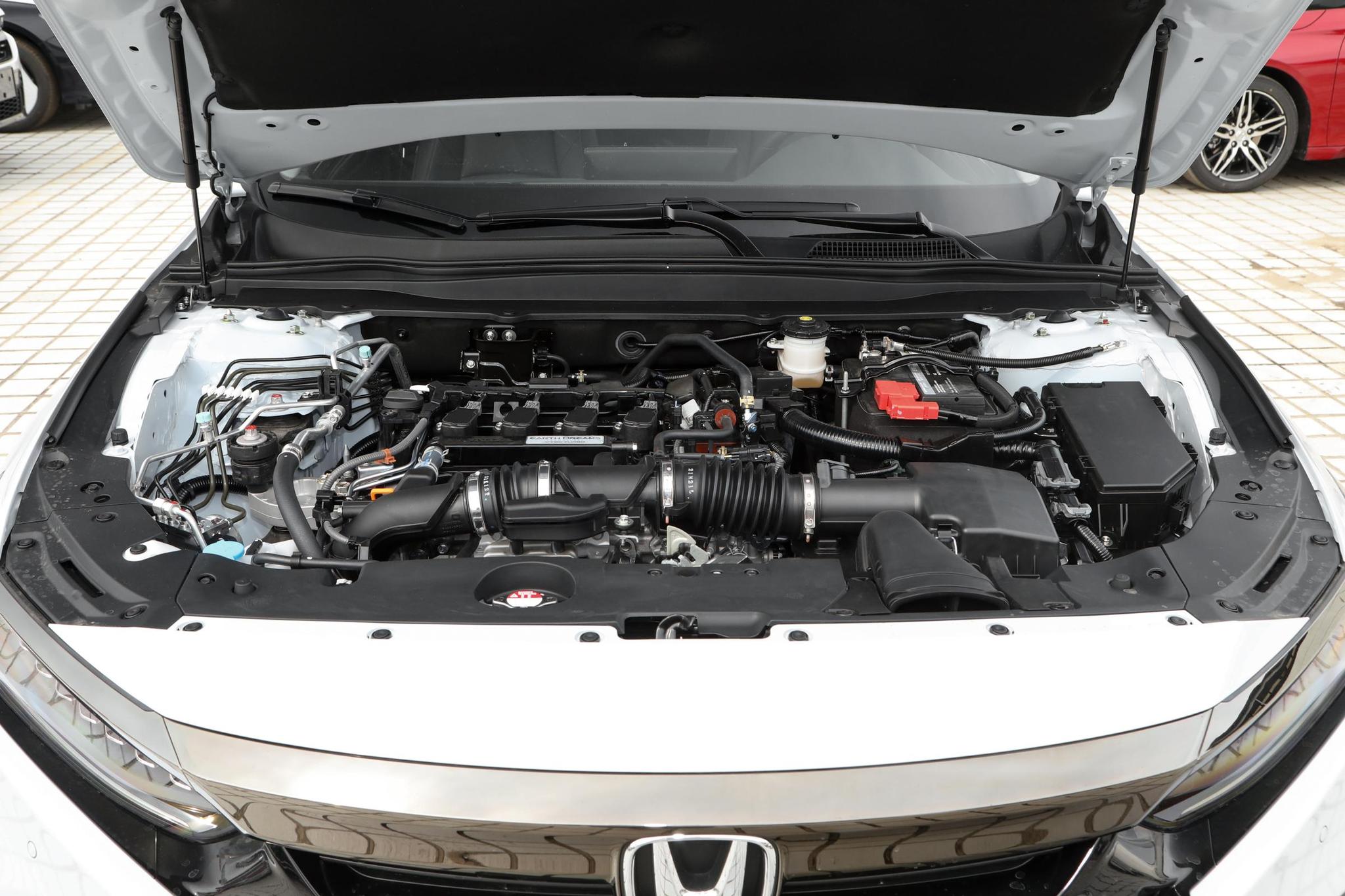 新款雅阁全系导购：价格门槛降1万元推荐260TURBO幻夜尊贵版