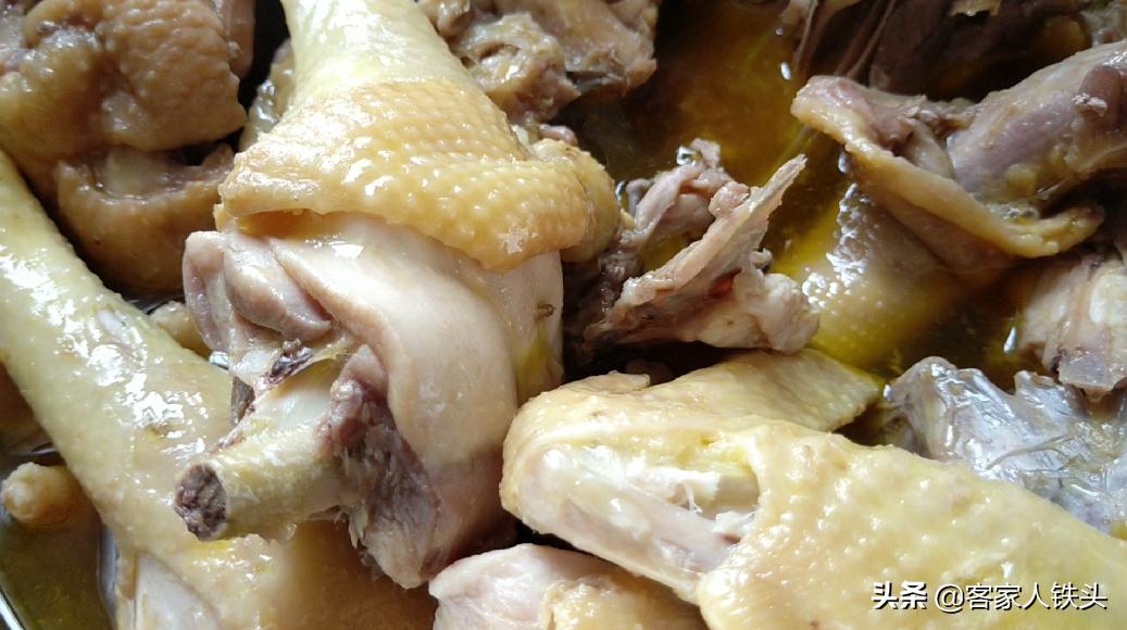 过年鸡这样吃才过瘾，嫩滑鲜香又简单营养，一人一大块吃得欢