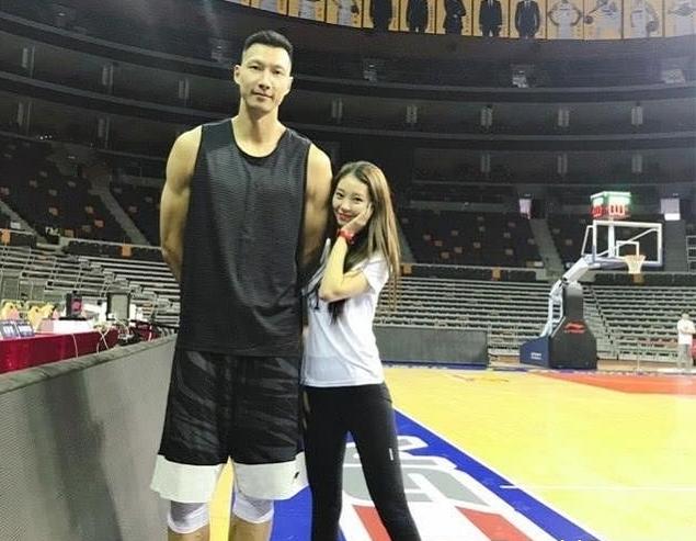 中国cba男篮第一人易建联,cba最美拉拉队员