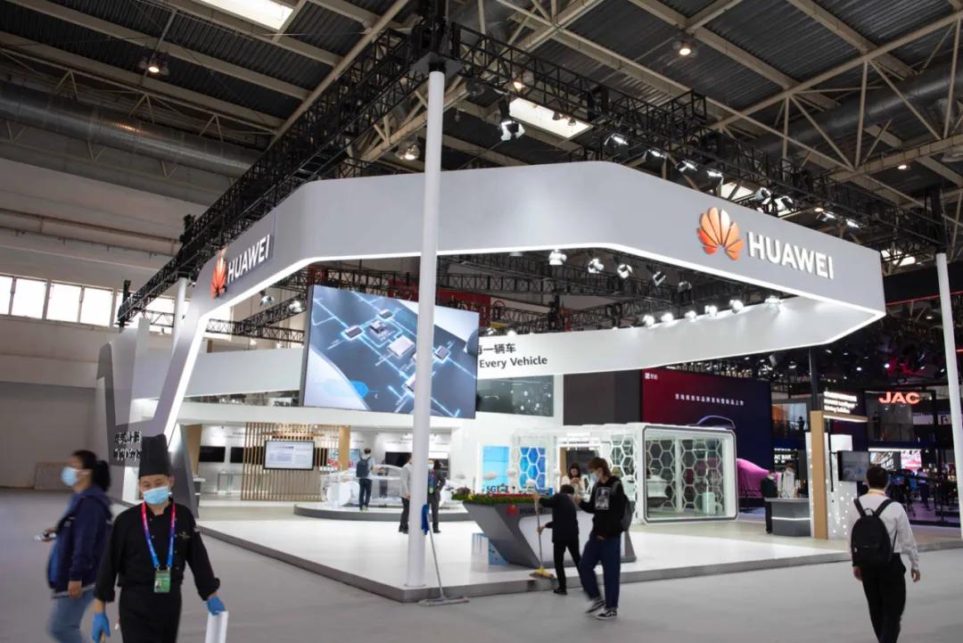 国产家轿不将就，现场堪比迪士尼，北京车展除了新车还看些啥？