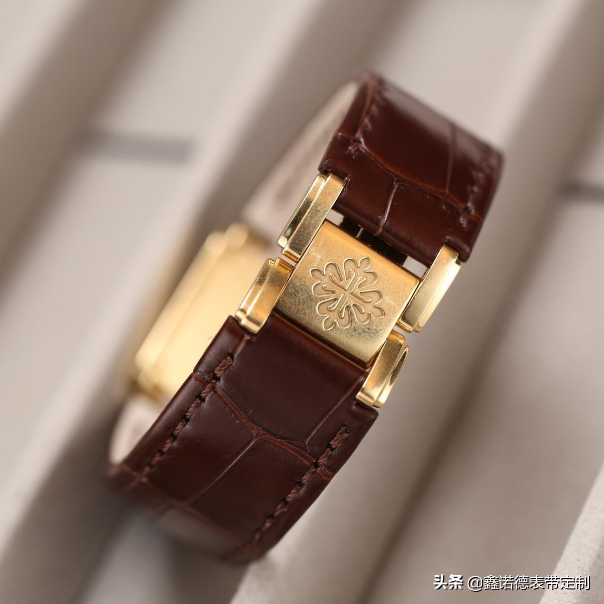 新买的皮表带掉漆怎么办,新买的表表带很硬怎么处理