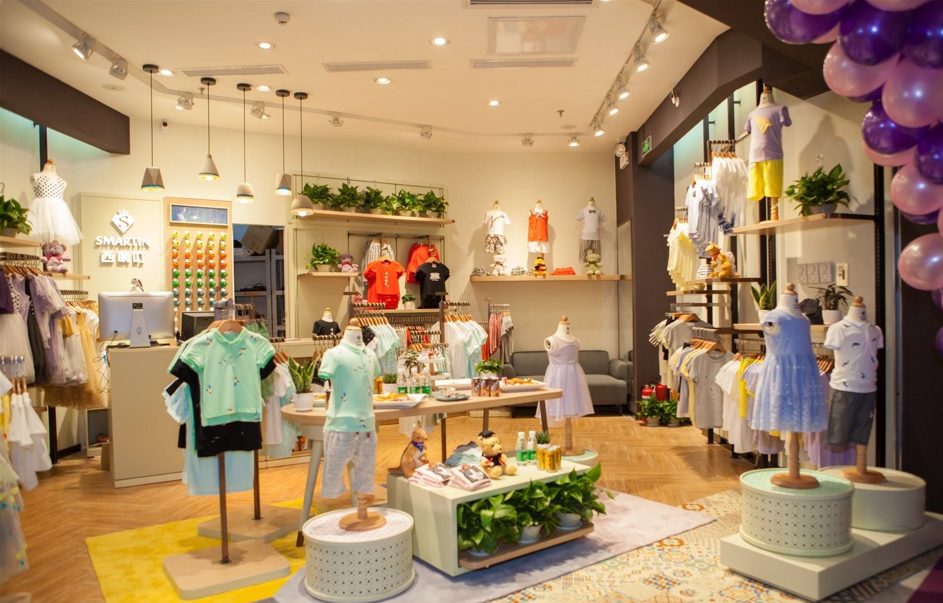 开童装店一般几个月能赚钱,藏在小区里的服装店