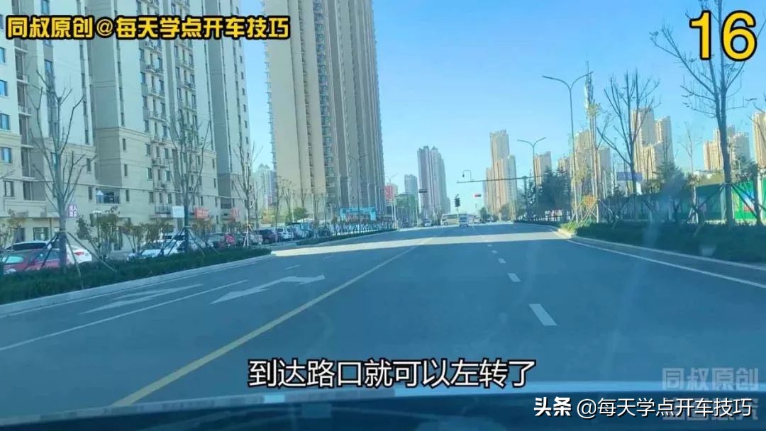 中间车道右拐弯压实线会不会违章,前车道压实线变道违法吗