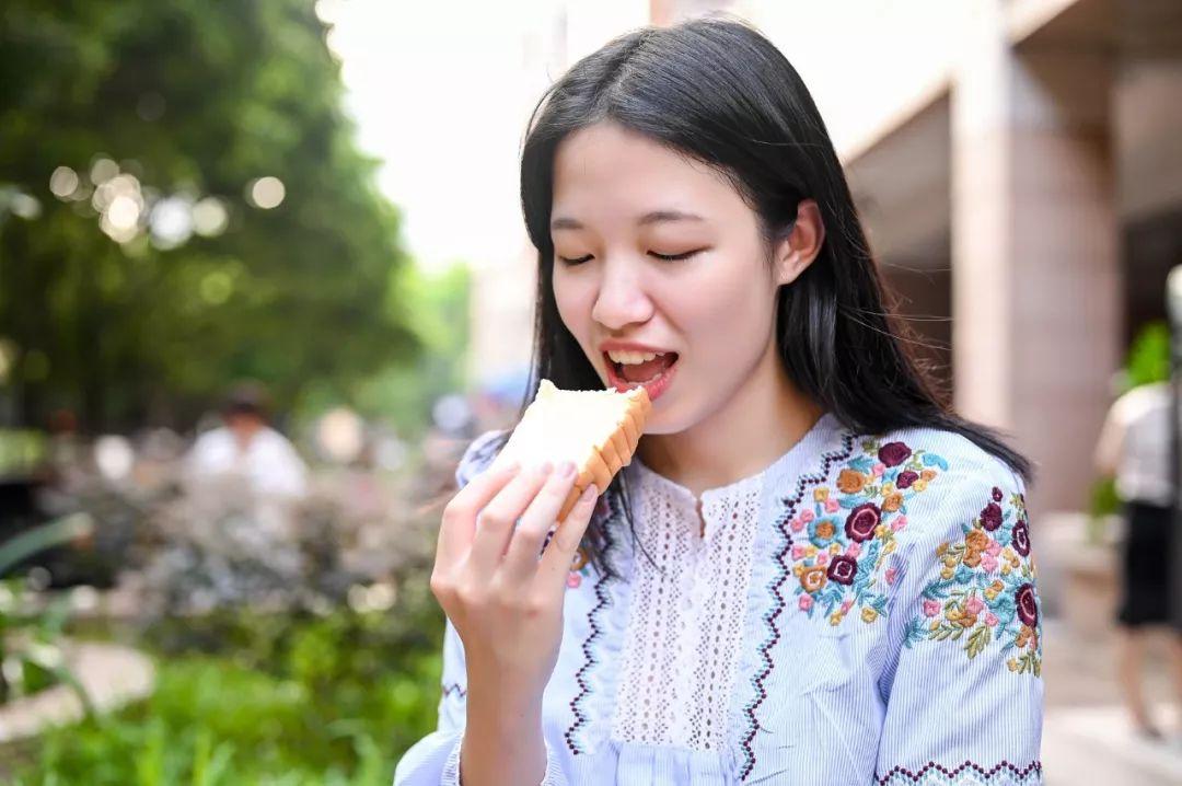 抖臀3兄弟，自带爆浆特效，香了一条街，不允许你没吃过