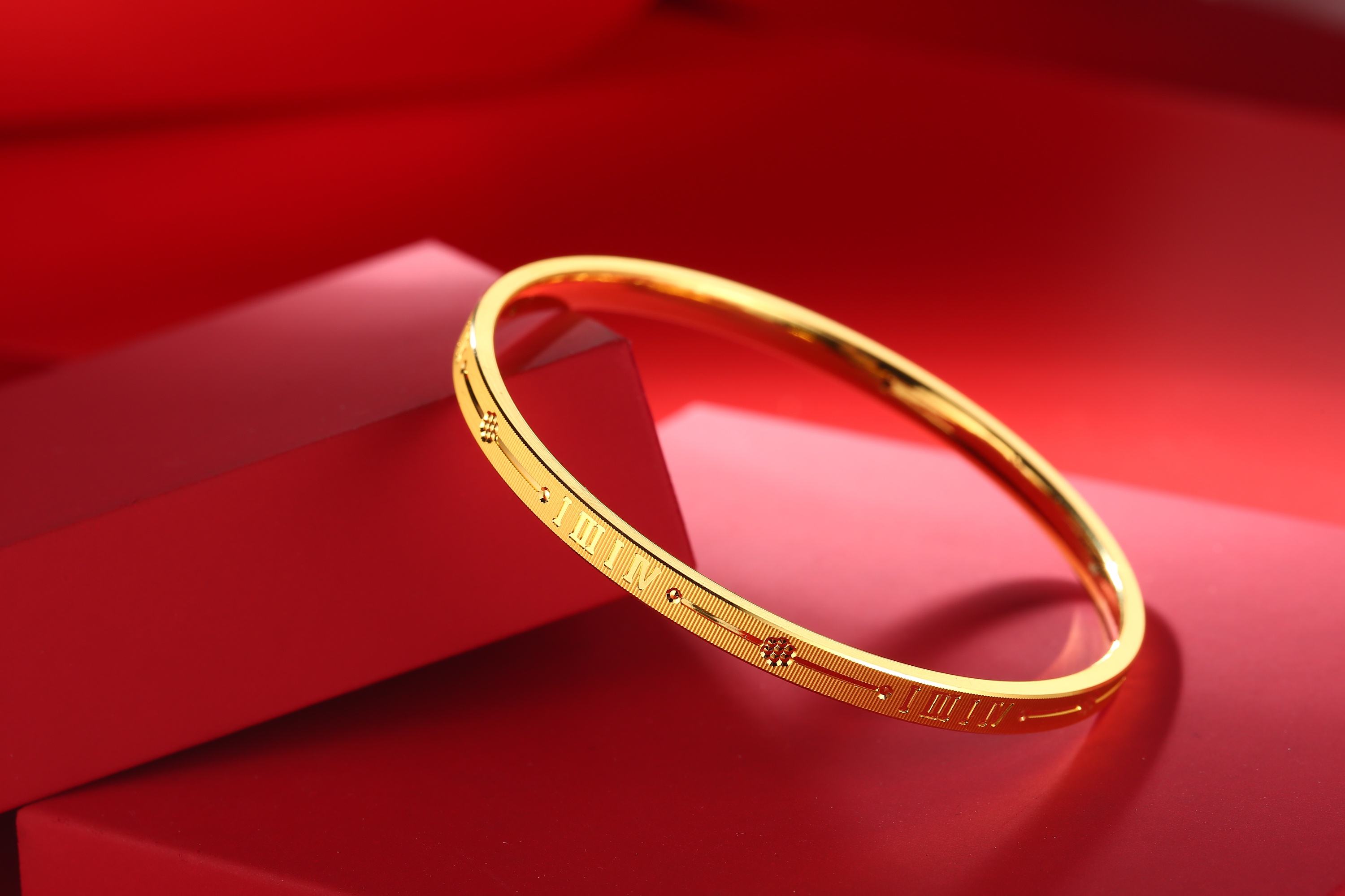 什么样的黄金手镯不容易变形,黄金手镯变形了怎么办