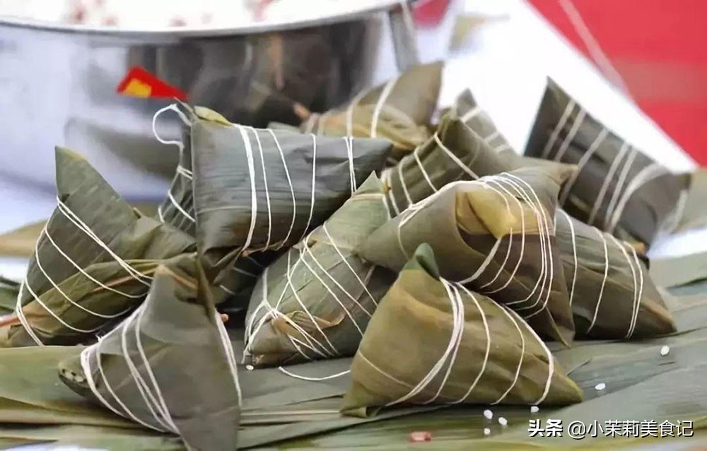 煮粽子叶子的时候要加什么,煮粽子怎样使叶子不变黄