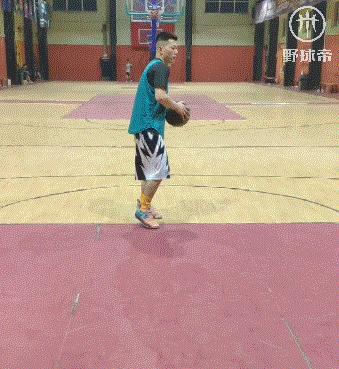 炸球撤步投篮,野球帝董康潮撤步拜佛