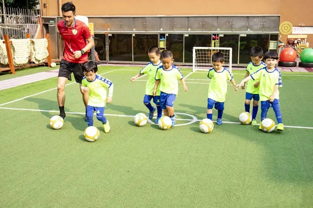强强合作！果辉足球与深圳小球星签署战略合作协议