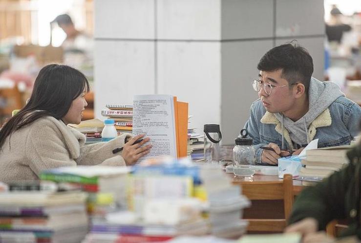 读研后才明白，“保研生”和“考研生”差距明显，难怪导师偏心