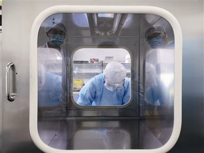 “阻疫突击队”累计检测标本4500例——探访新冠病毒核酸检测定点机构青岛金域医学检验所