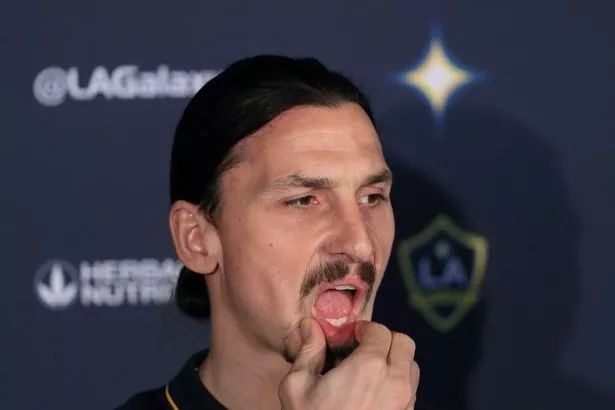 伊布晒大罗合影,伊布晒倒钩绝杀图