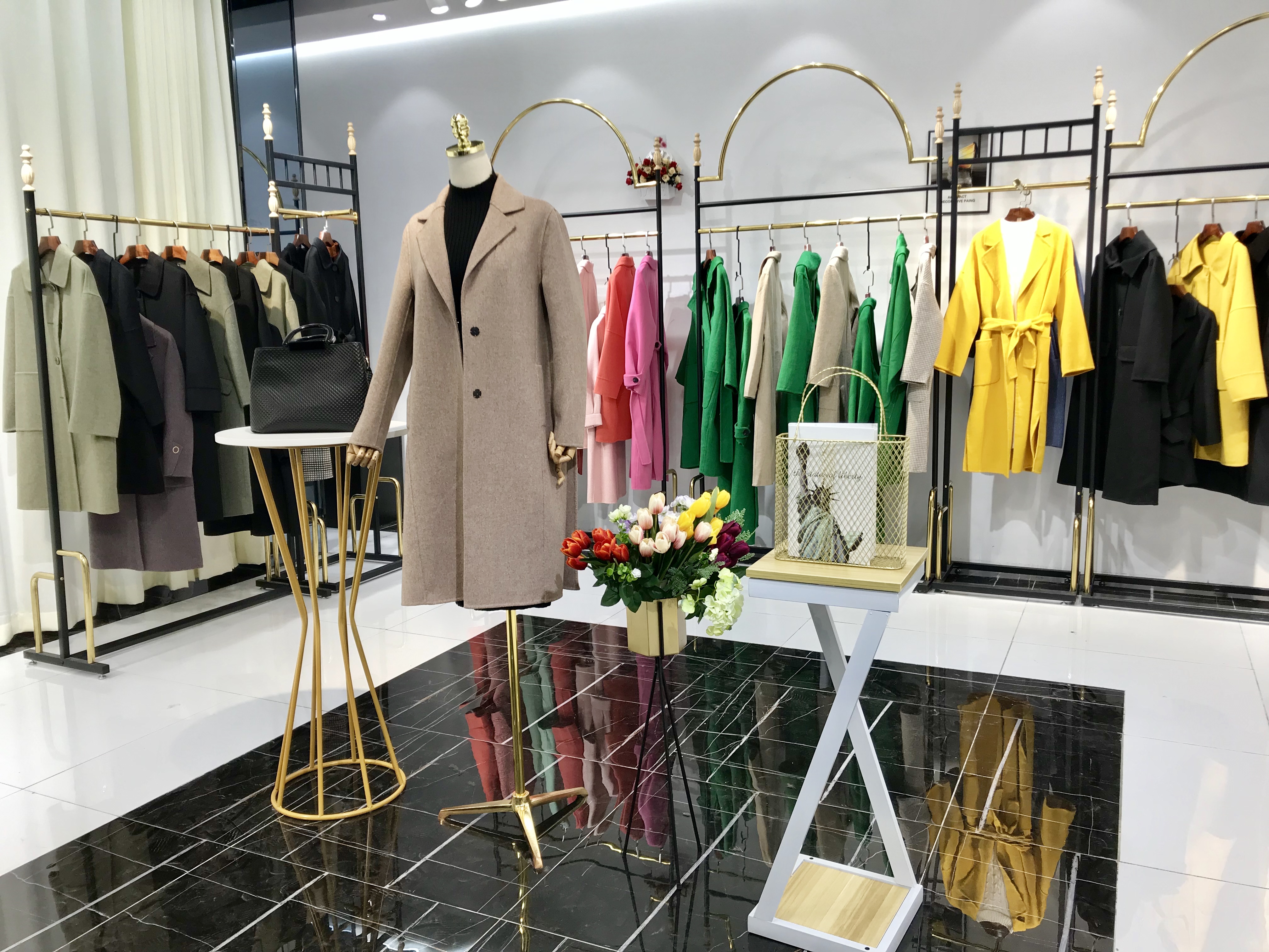 顶级双面羊绒大衣品牌女装尾货,广州双面羊绒大衣尾货批发市场