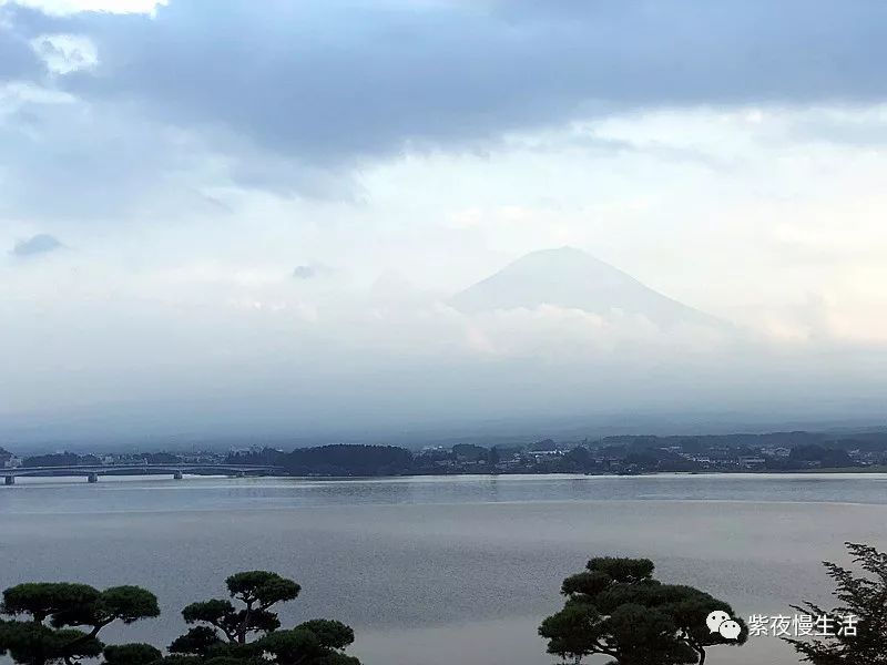 未见富士，幸运依在-秀峰阁湖月