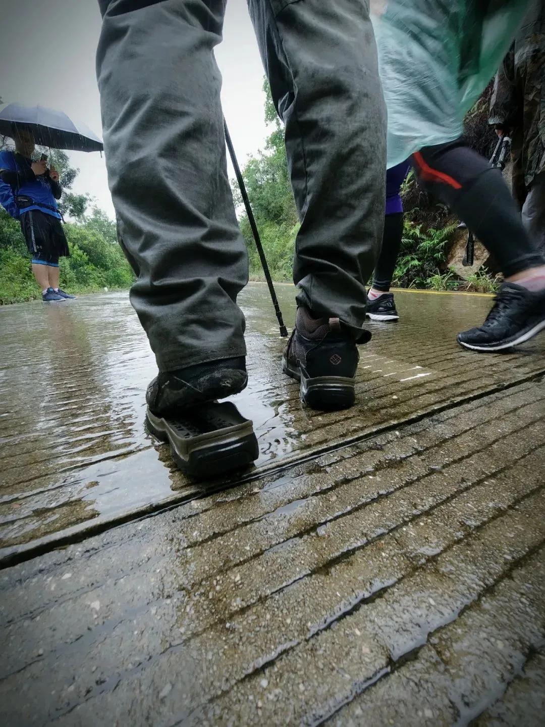 跑向沙9|哈工大沙9马峦山负重训练