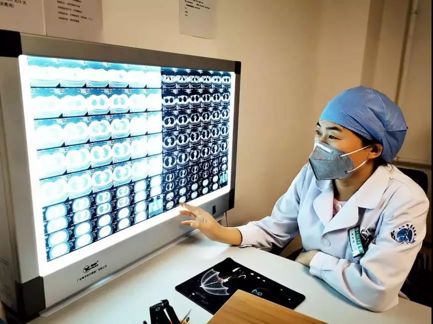 疫情面前，如果你熬不下去了，请看看他们…...