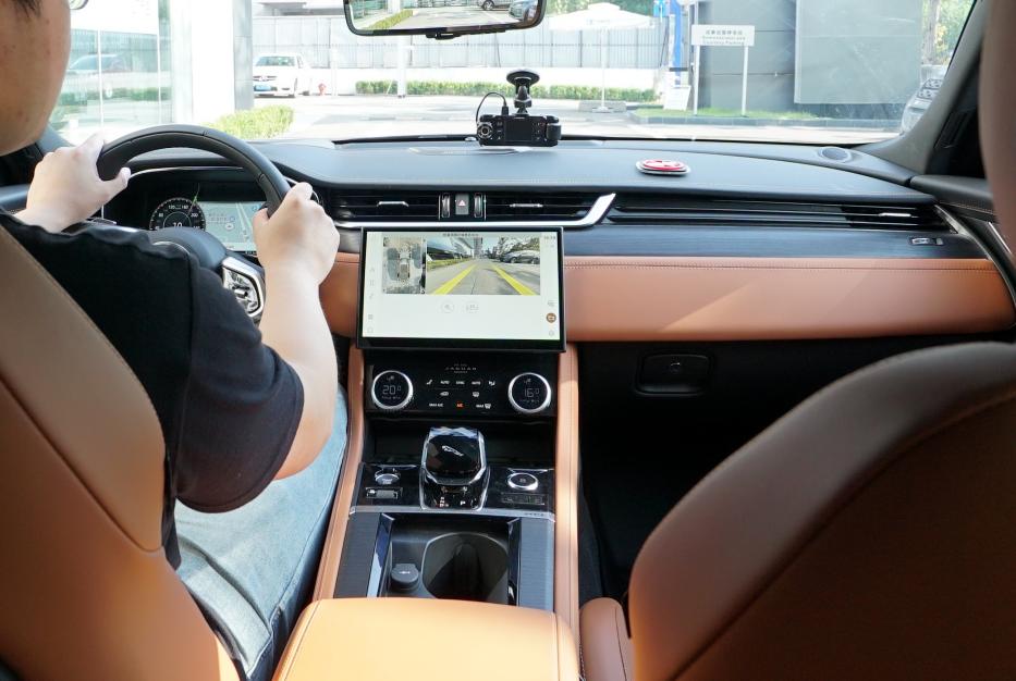 谁说捷豹不如BBA？试驾新款捷豹XFL：隔音夸张，底盘质感棒