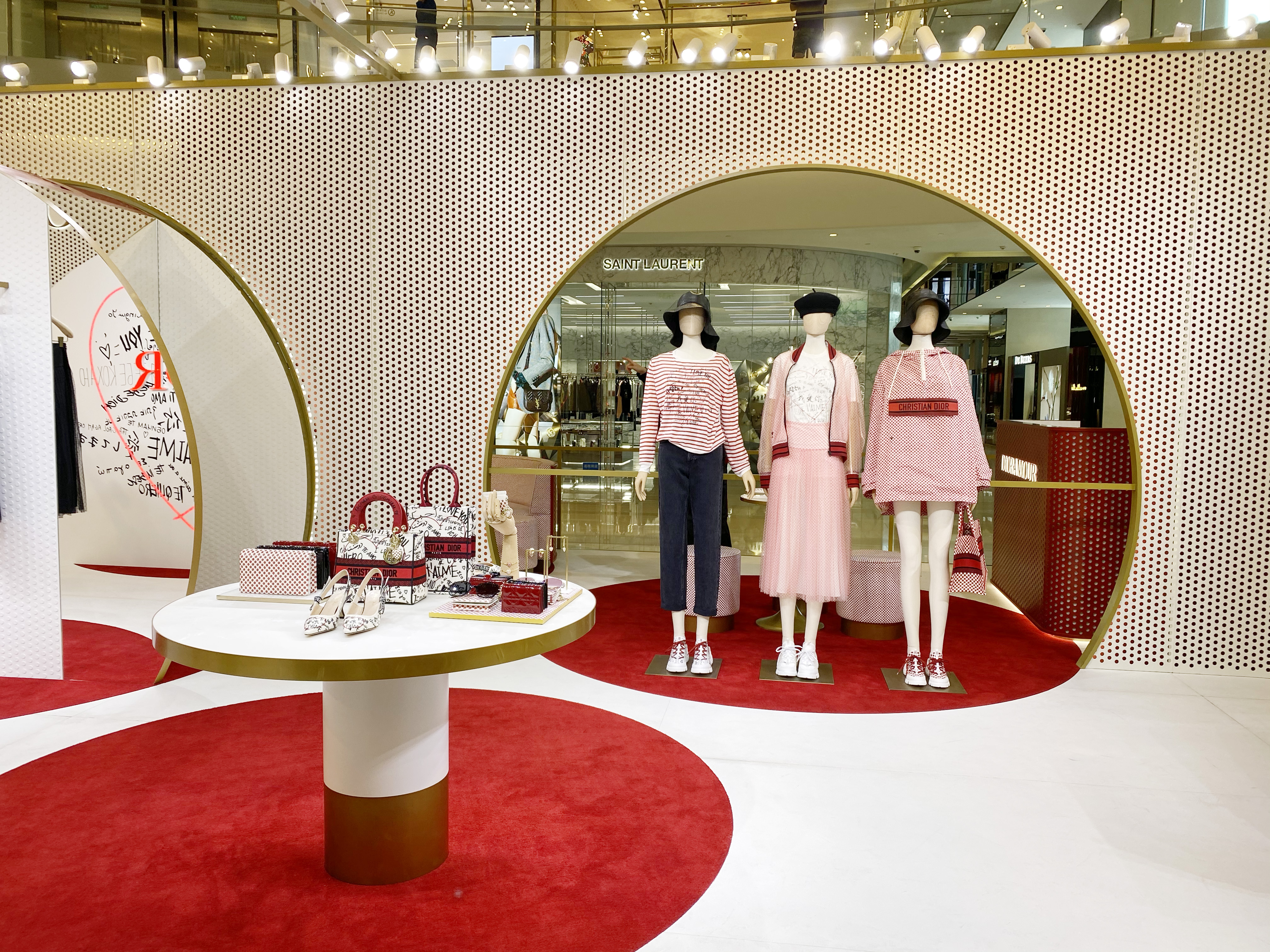 迪奥倾情呈献ladydior限时精品店,迪奥dioramour探店