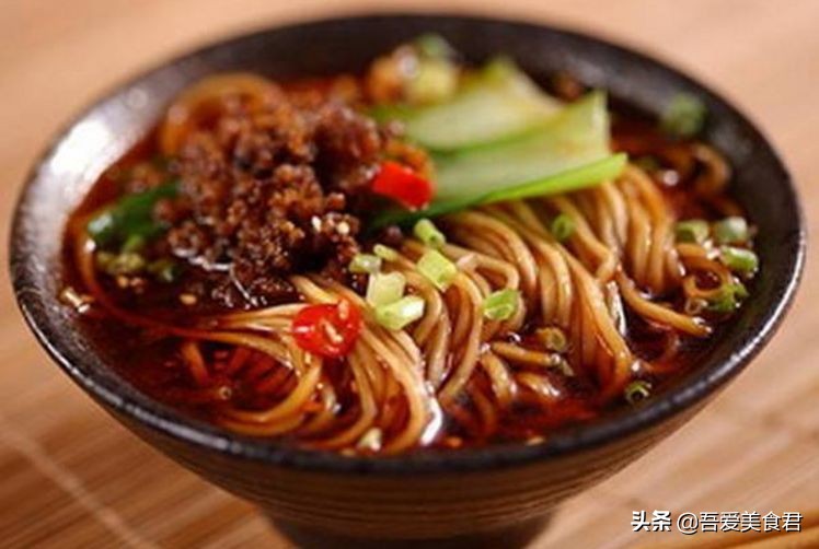 怎么调一碗麻辣又好吃的吃面的料,喜欢吃面条每次都容易吃多