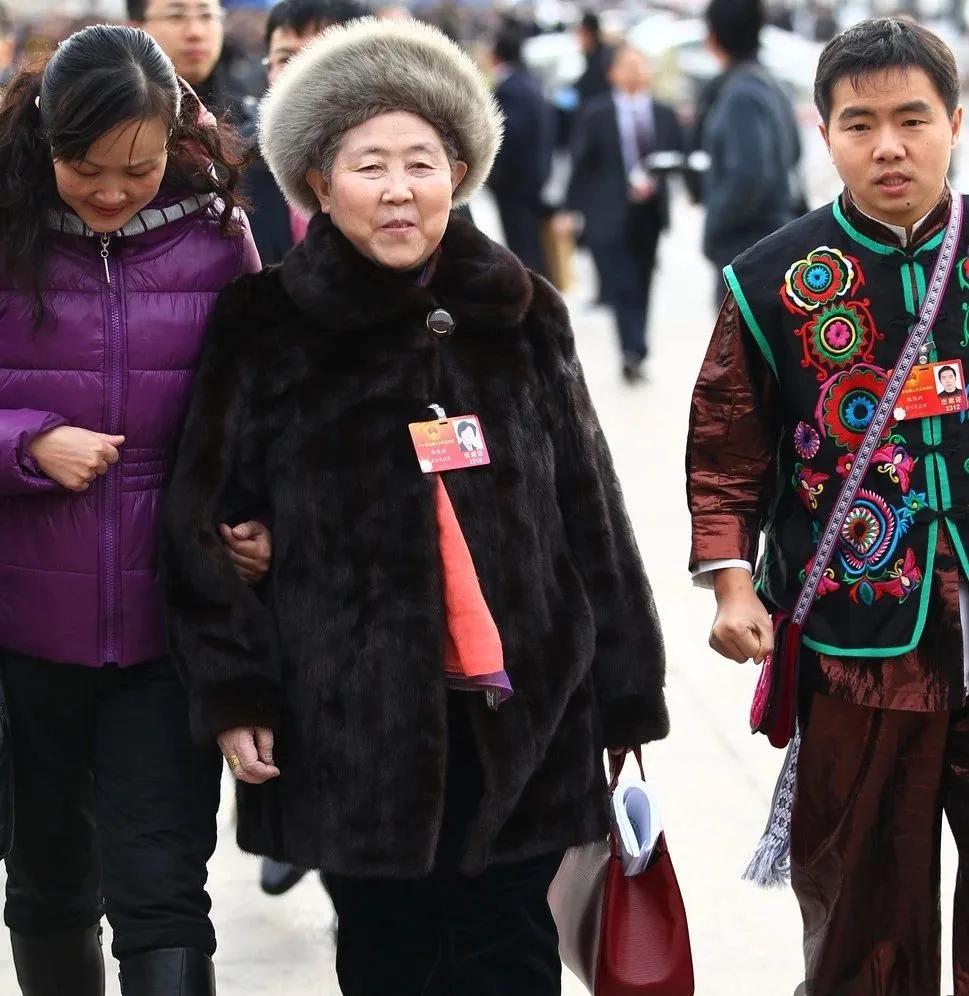 老干妈是哪个女明星,老干妈全是国民女神做的吗