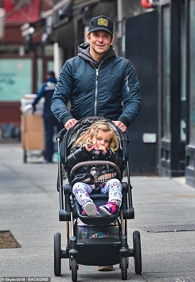 布莱德利库珀颁奖礼,布莱德利库珀颜值巅峰